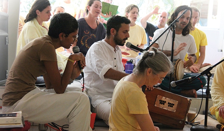 Yogic Chanting in the Sivananda tradition
